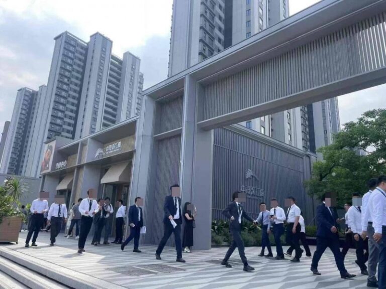 县十七届人大四次会议主席团召开第五次会议
